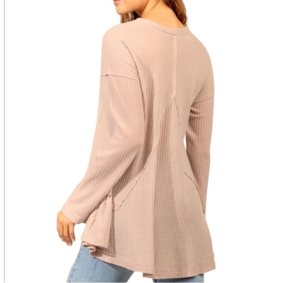 🐞🐞🐞Boutique Nude waffle knit ruffle hem top - Picture 3 of 8